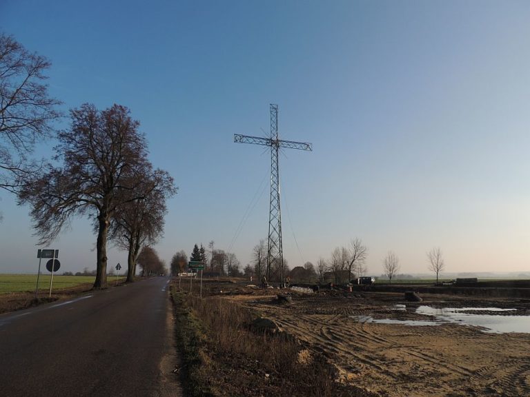 Podniesienie krzyża kratownicowego
